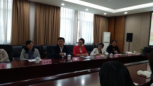 图为领导讲话